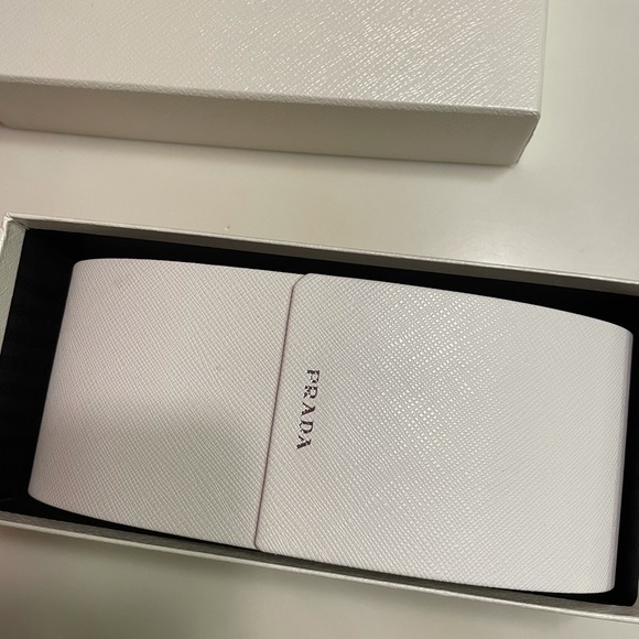 Prada sunglasses - Picture 6 of 6